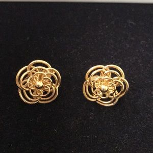 Vintage Trifari Gold Tone Floral Clip Earrings